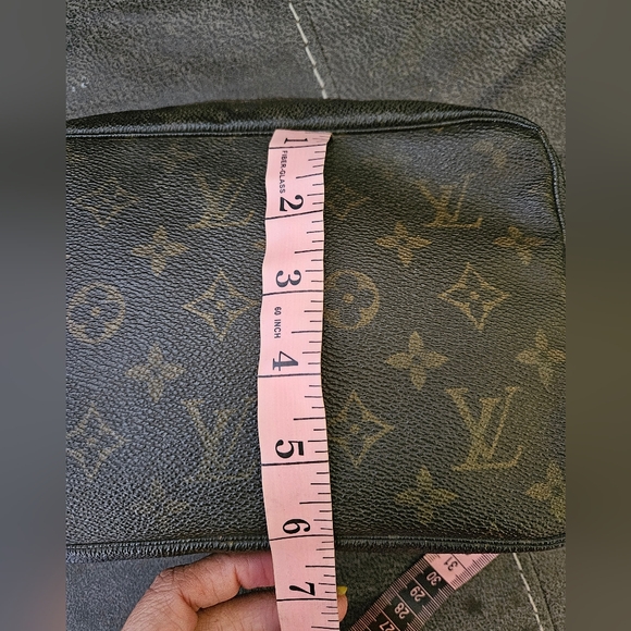 Louis Vuitton, makeup bag. Usable condition. Zipper works. - Picture 12 of 13